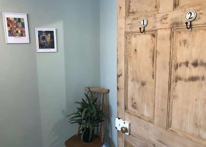 The Nest, Central Falmouth, 10 Mins To The Beaches And Off Street Parking