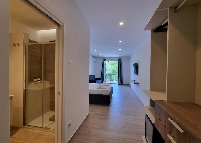 Marea Retreat Rooms