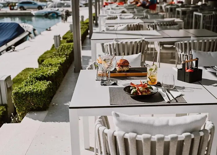 Hotel Stomorin-Marina Hramina