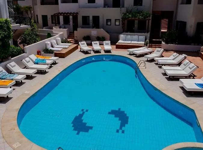 Elmi Beach Hotel&Suites