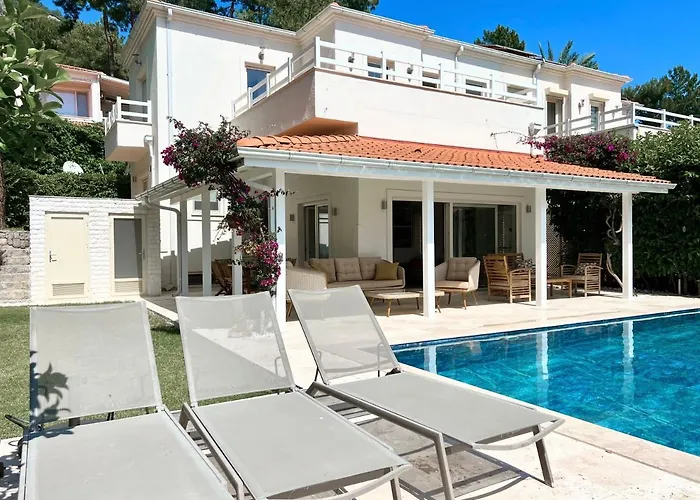 Villa Paradaise Is Magnificent Villa With Sea View And Infinity Pool