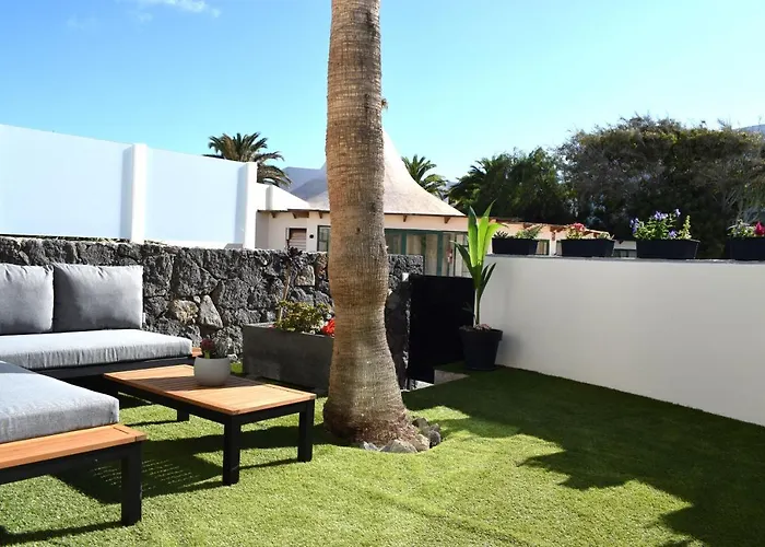 Bungalow La Palmera: Beachfront with Pool View