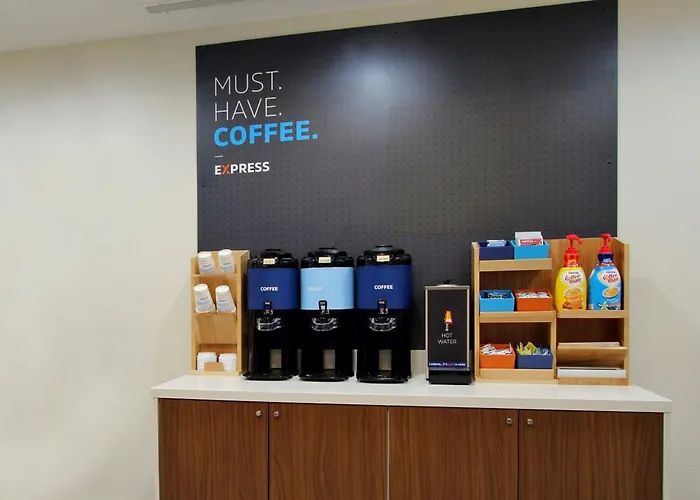 Holiday Inn Express & Suites Grand Rapids Airport North By Ihg