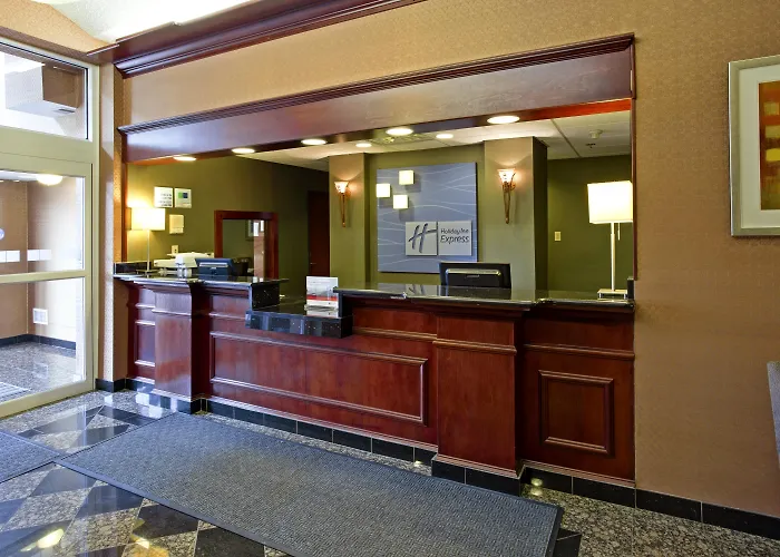 Holiday Inn Express & Suites Woodhaven By Ihg