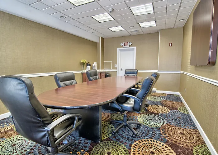 Holiday Inn Express Detroit-Birmingham By Ihg