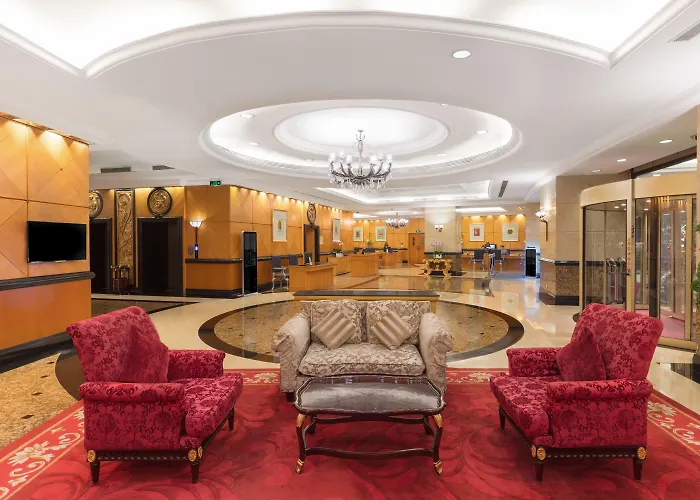 Crowne Plaza Landmark Shenzhen: Border-Close Retreat with Heated Pool