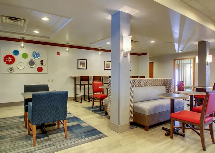 Holiday Inn Express Milwaukee N- Brown Deer/Mequon