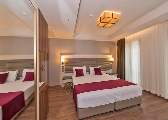 Golden Royal Hotel & Spa
