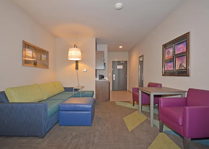 Holiday Inn Express & Suites Oklahoma City Mid - Arpt Area By Ihg