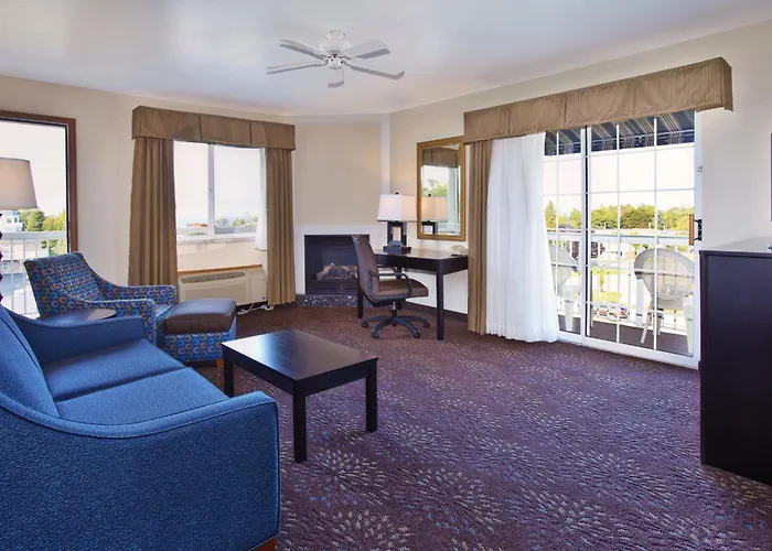 Holiday Inn Express Mackinaw City By Ihg