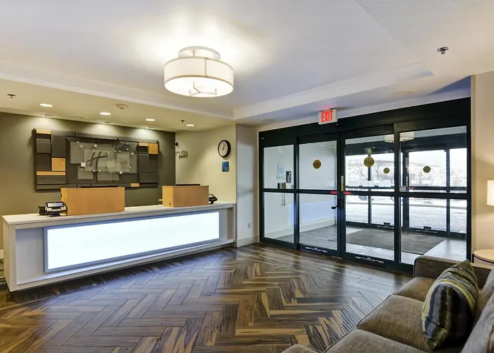 Holiday Inn Express Hotel & Suites Milwaukee-New Berlin By Ihg