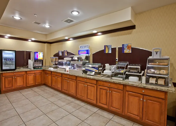 Holiday Inn Express Plymouth By Ihg