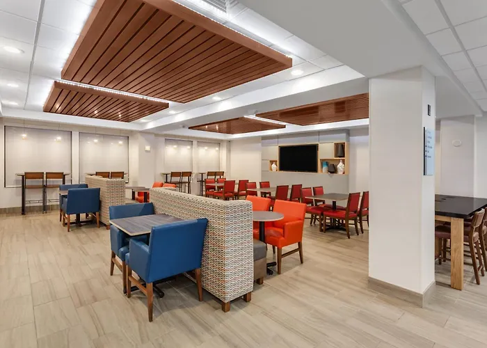 Holiday Inn Express Hotel & Suites Providence-Woonsocket By Ihg