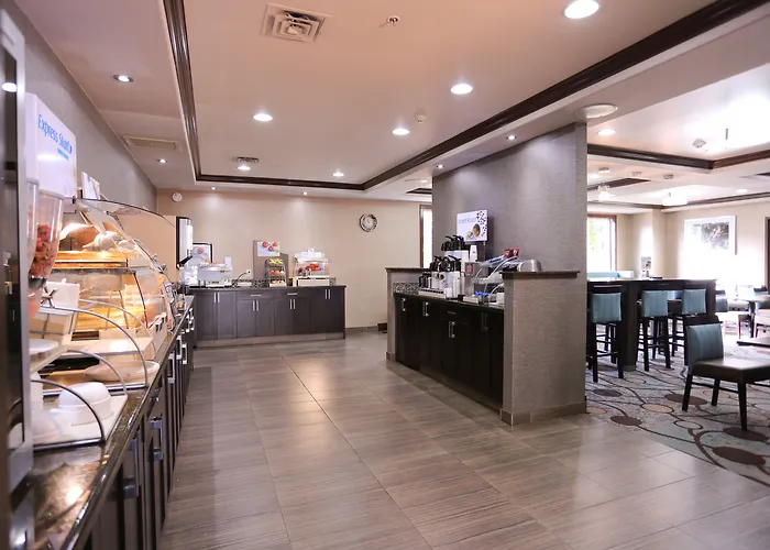 Holiday Inn Express Hotel & Suites Vernon By Ihg