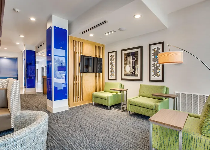 Holiday Inn Express & Suites - Denton South By Ihg