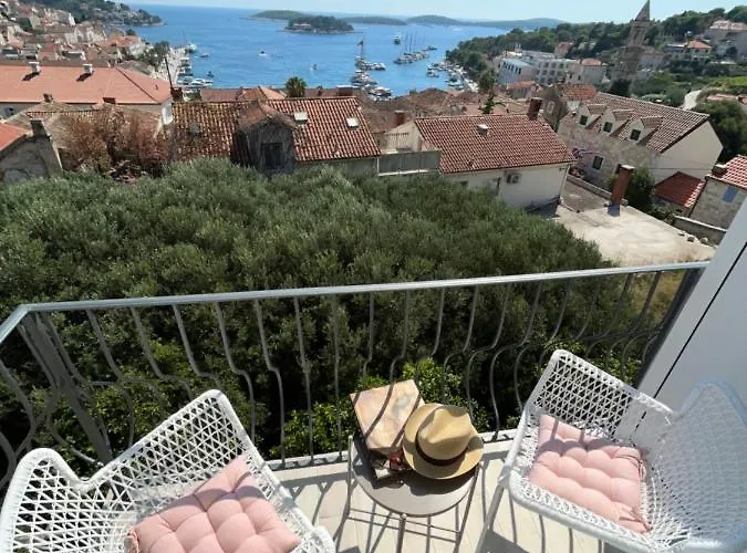 Hvar City Center Sea View Apartments & Free Parking