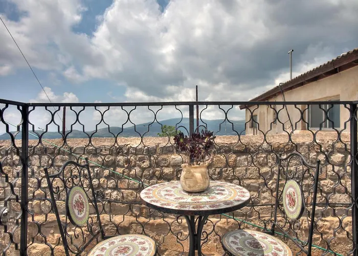 Avnei Hachoshen: Luxury Suites in Safed's Old City