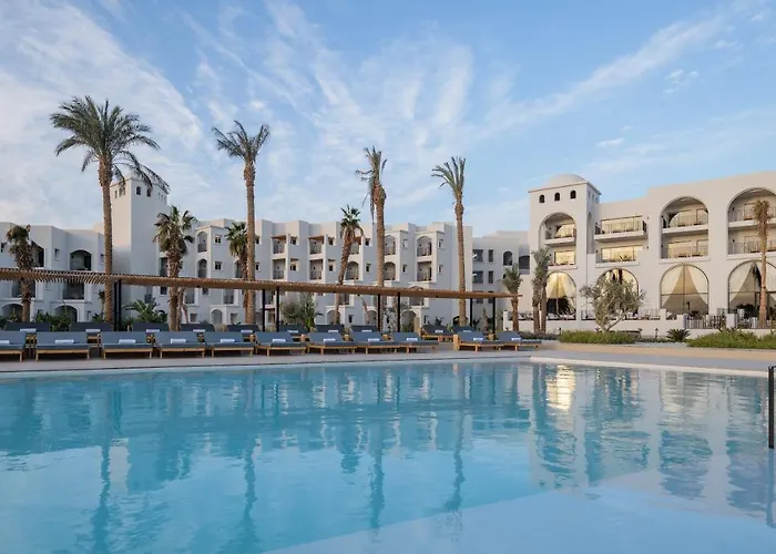 Serry Beach Resort