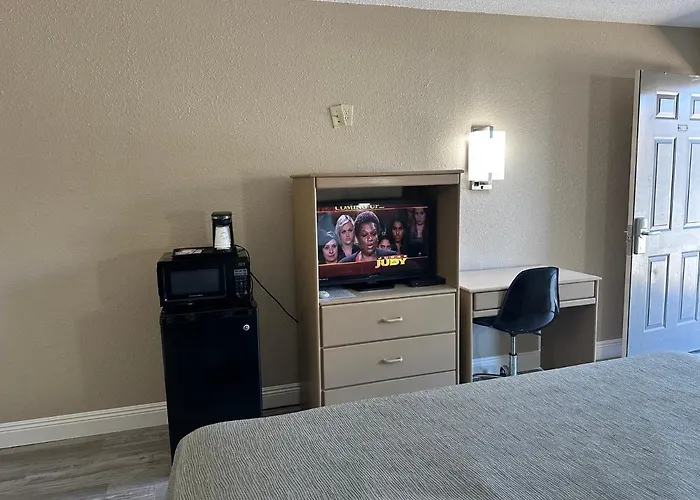 Travelers Rest Motel