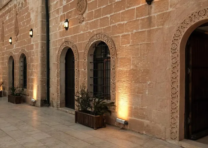 Zerzevan Hotel