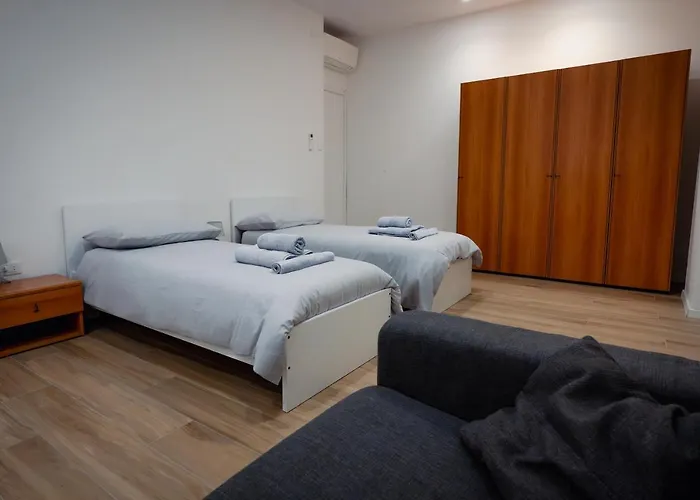 Centro Storico Moderno Trilocale Con Balcone