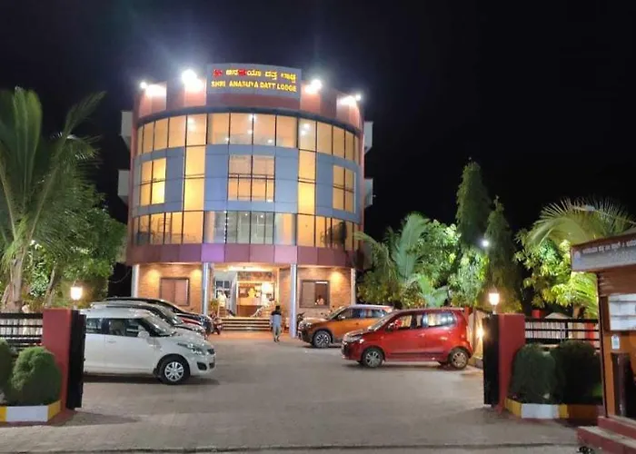 Oyo Flagship Shri Anasuya Datt Lodge