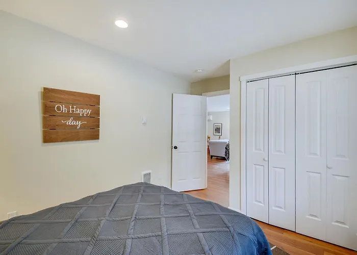 Westport Vacation Rental W/ Private Hot Tub!