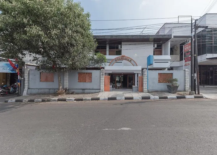Reddoorz Syariah Near Taman Kota Kuningan