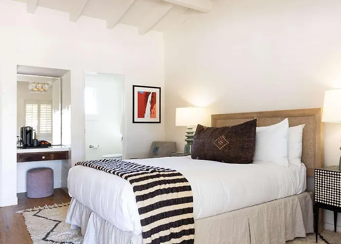 Hotel Ynez