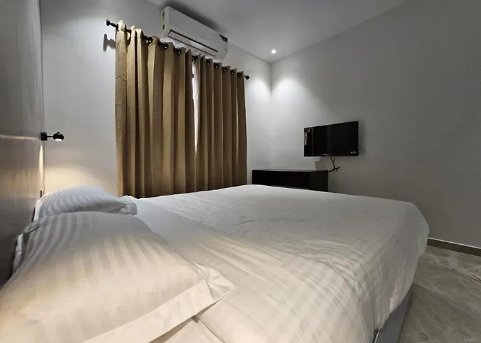 7 The Business Hotel
