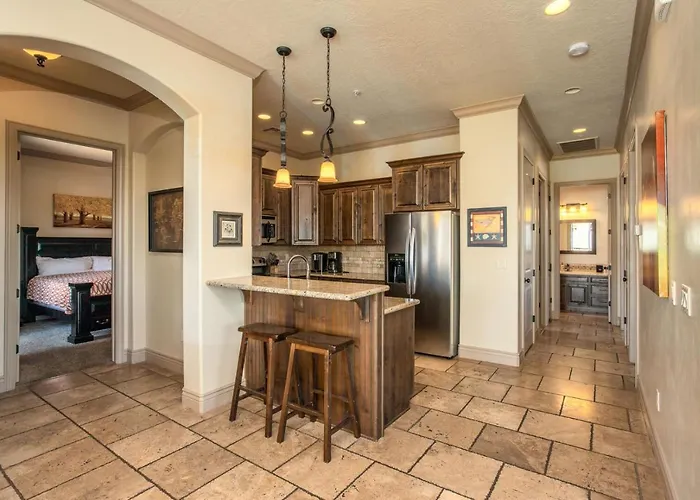 D13-Amazing Red Cliff View-Third Floor 3-Bedroom Sunset View