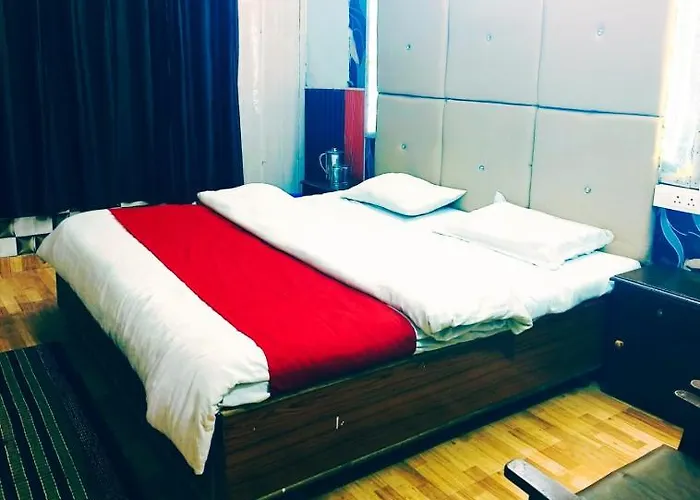 Hotel Holiday Dalhousie - Near Ghandhi Chowk Mall Road