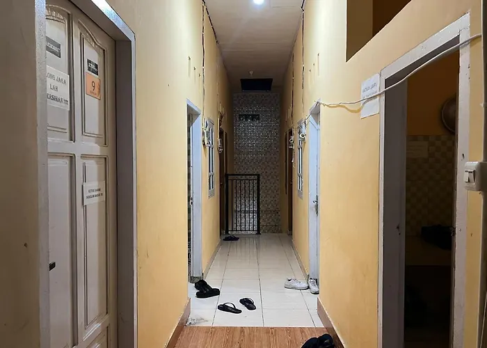 Oyo 93412 Kost Irma Syariah Near Uptd Smp Negeri 8 Parepare