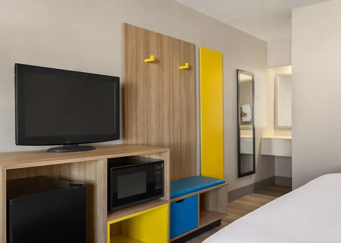 Days Inn By Wyndham Cocoa Beach Port Canaveral