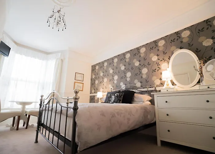 Maison Dieu Guest House