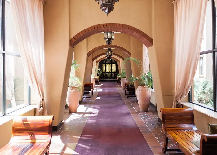 Tayfin Royale Hotel & Conference Centre