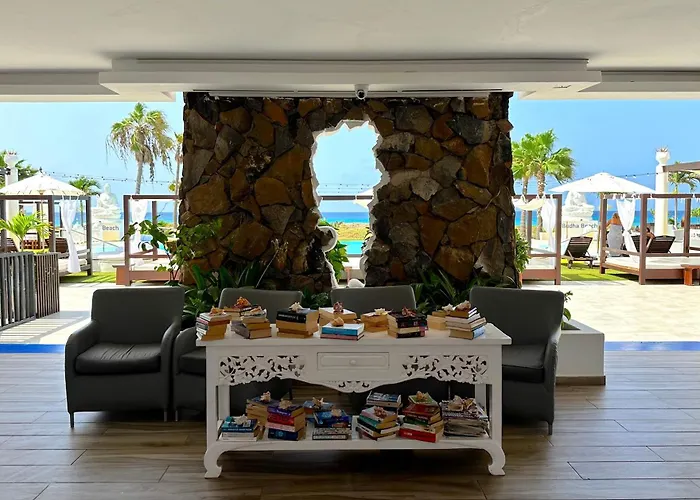 Hotel LIVVO Budha Beach