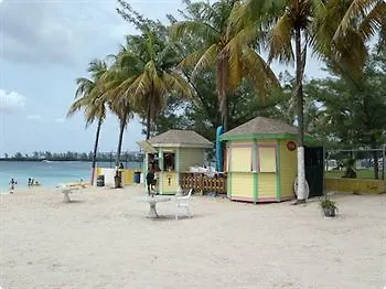 Holiday Inn Express & Suites Nassau