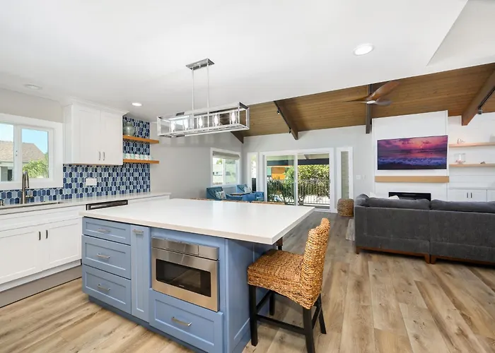 Brand New Modern Home By The Beach With Patio & Bbq