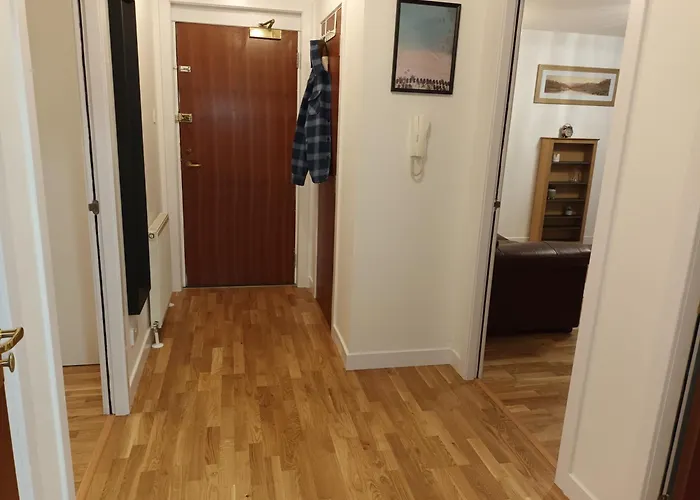 Spacious Elegant 2-Br Apartment In Aberdeen City Centre