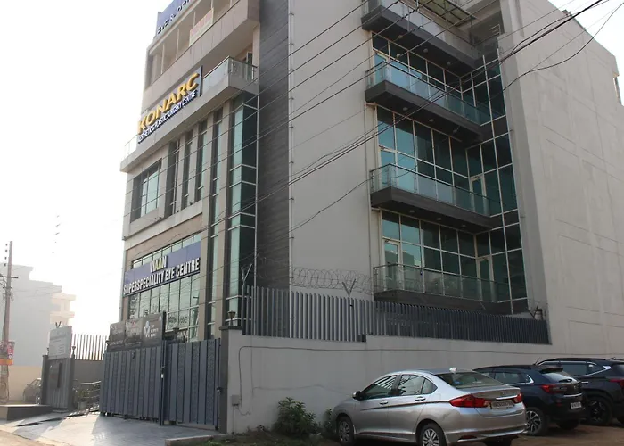 Aura Luxury Studio I Couple Friendly I Near Golf Course Road, Sector 57, Gurgaon