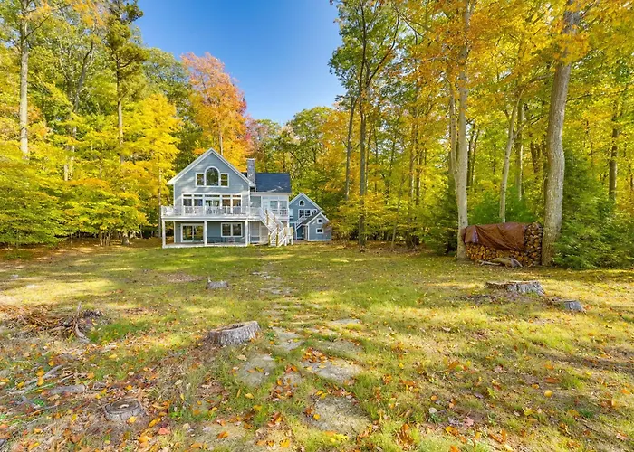 Spacious Cottage On Lake Michigan: Stunning Views!