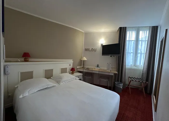 Logis Hotel Restaurant Le Monarque 30 Parking Velos Securise