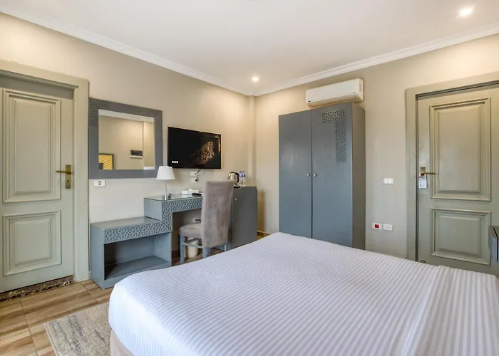 Mamlouk Pyramids Hotel