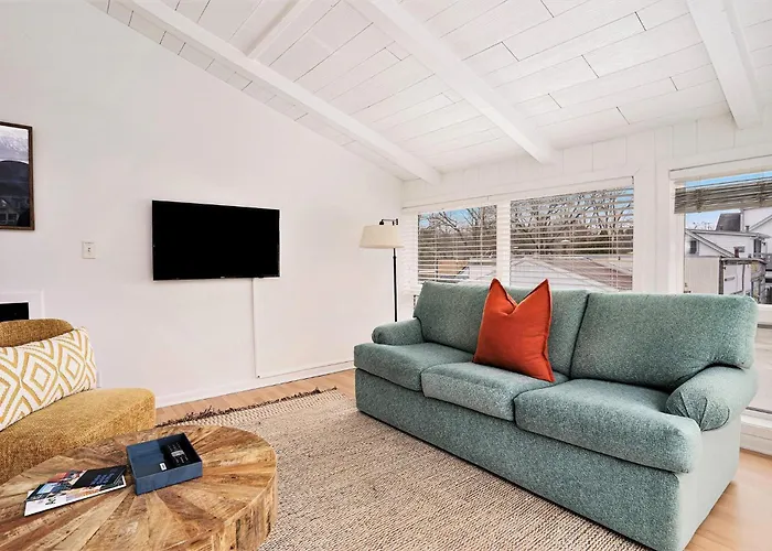 Riverside Suites - Unit A