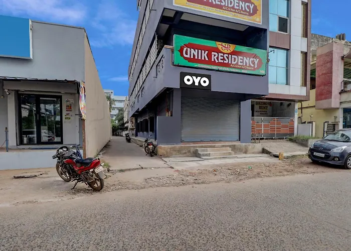 Spot On Unik Residency