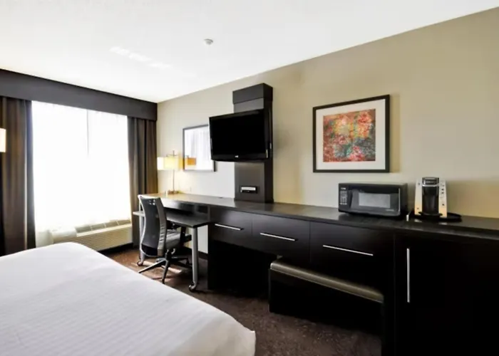 Holiday Inn Express Romulus / Detroit Airport By Ihg