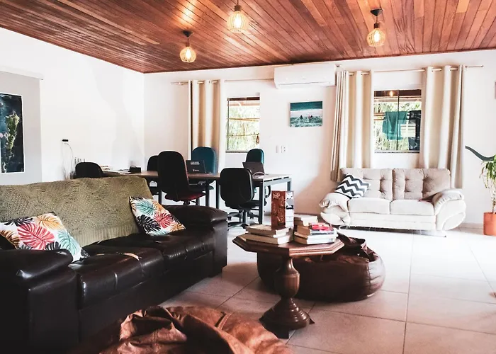 Nomades Riverside - Adventure Hostels & Coworking