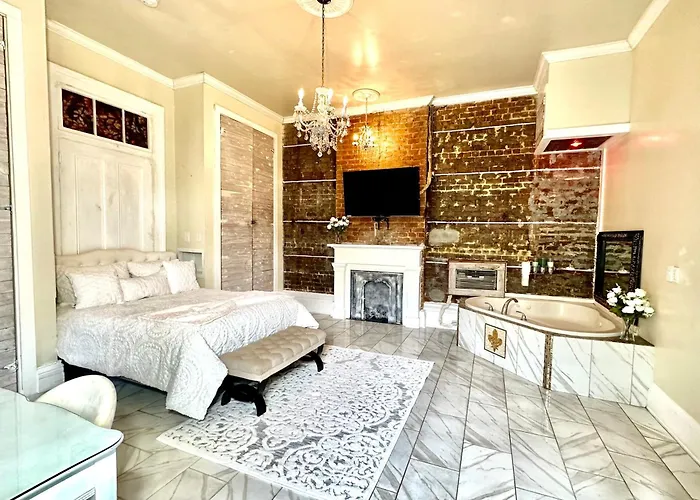 Fleur De Lis Mansion