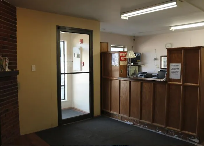 Country Squire Motel
